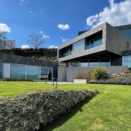 Tres Prismas Exclusive Villa Sarria Exterior photo