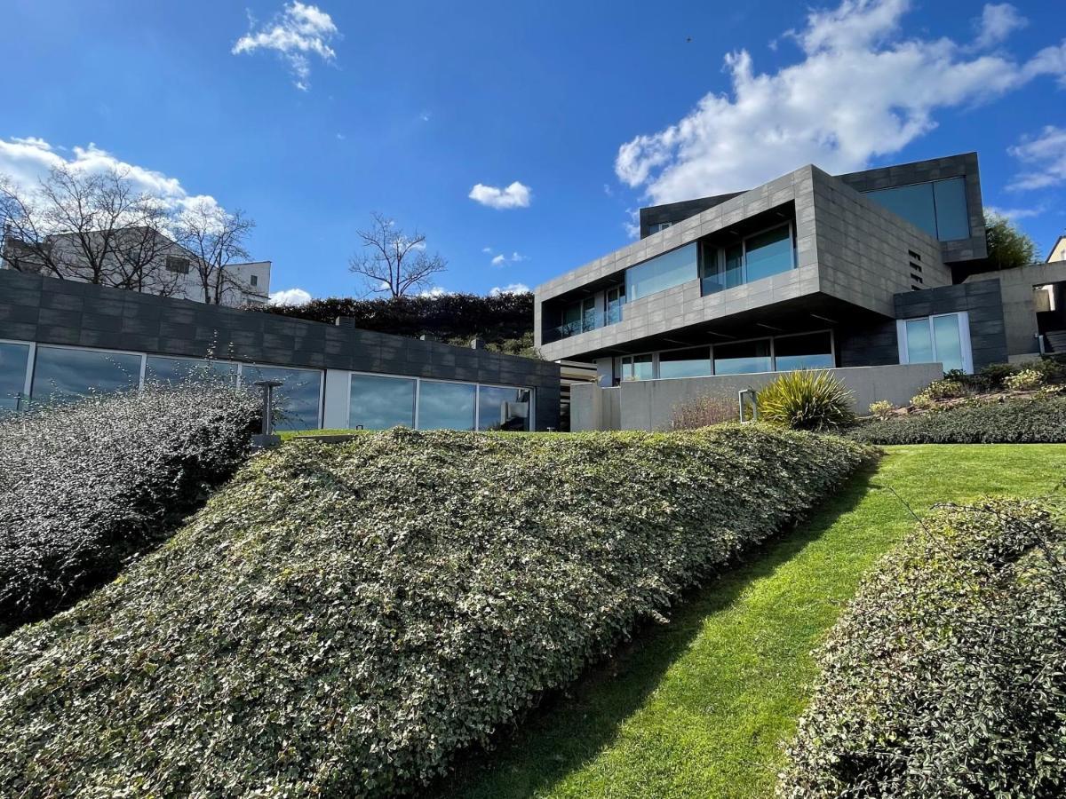Tres Prismas Exclusive Villa Sarria Exterior photo