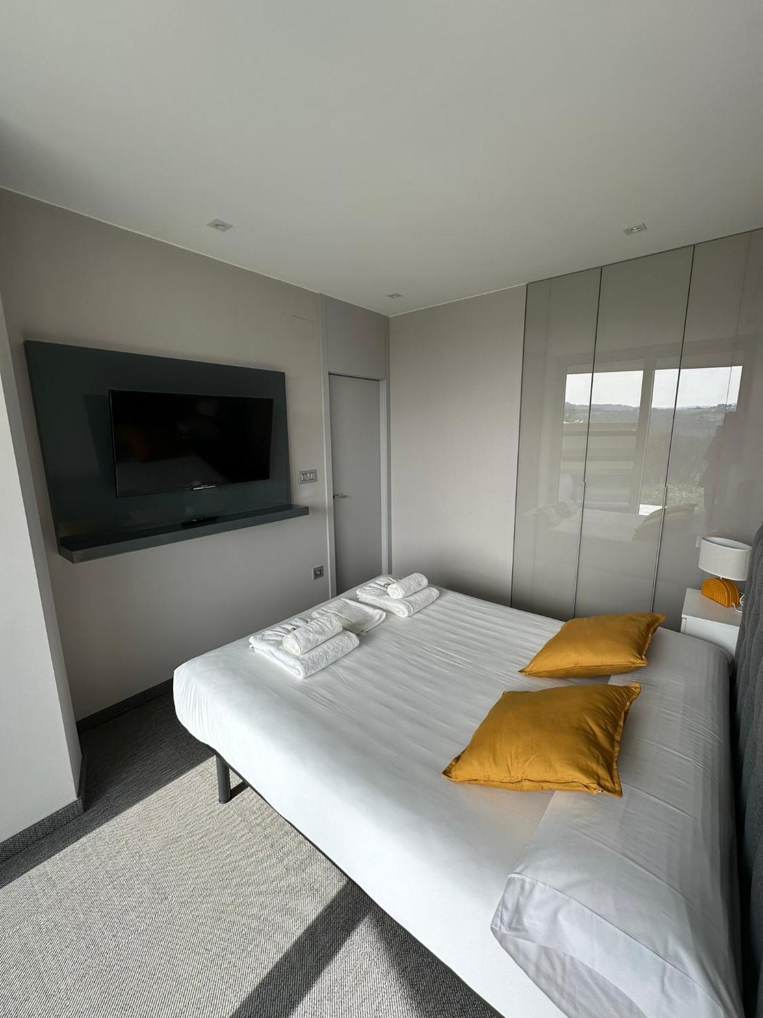 Tres Prismas Exclusive Villa Sarria Exterior photo