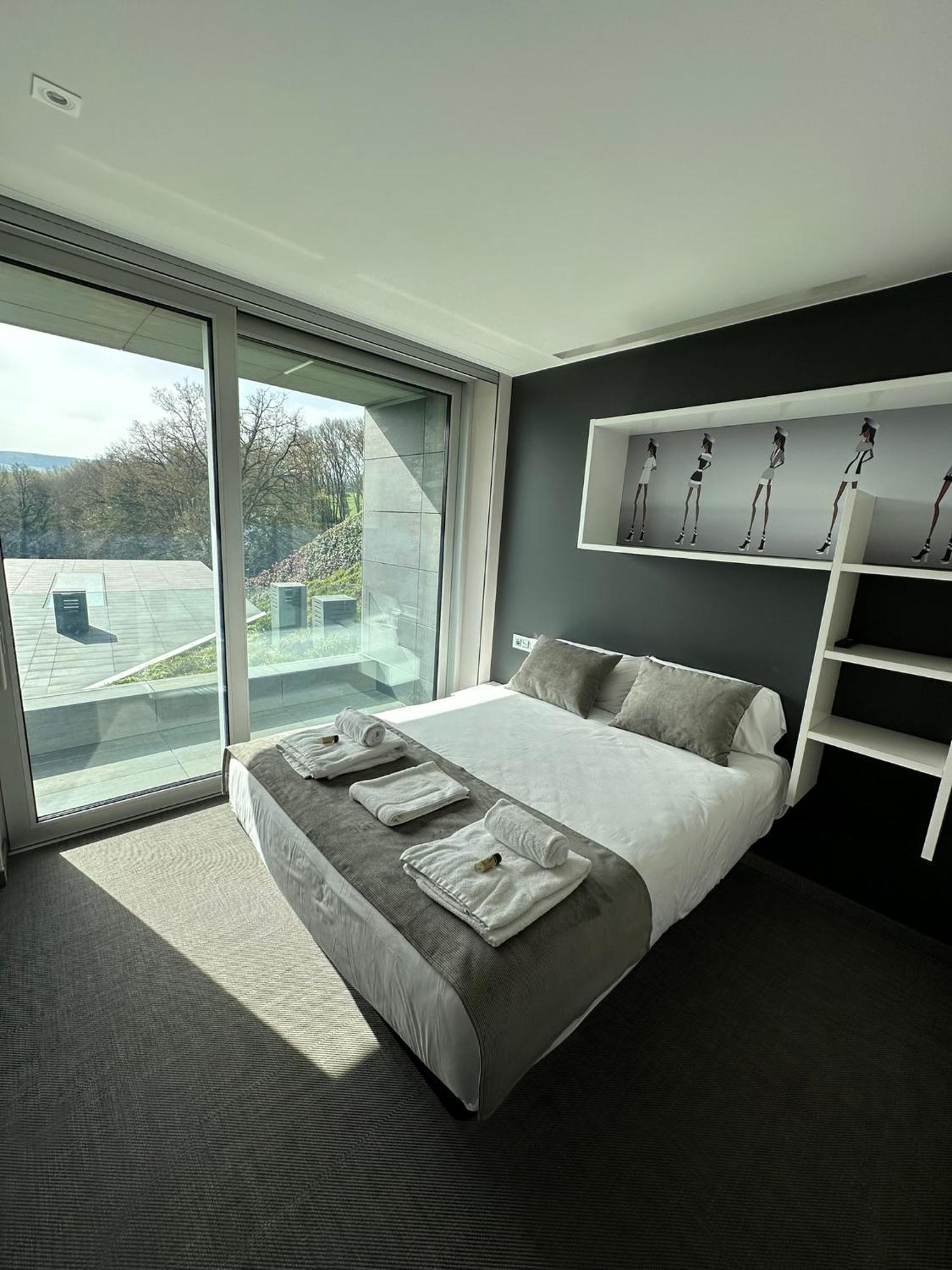 Tres Prismas Exclusive Villa Sarria Exterior photo