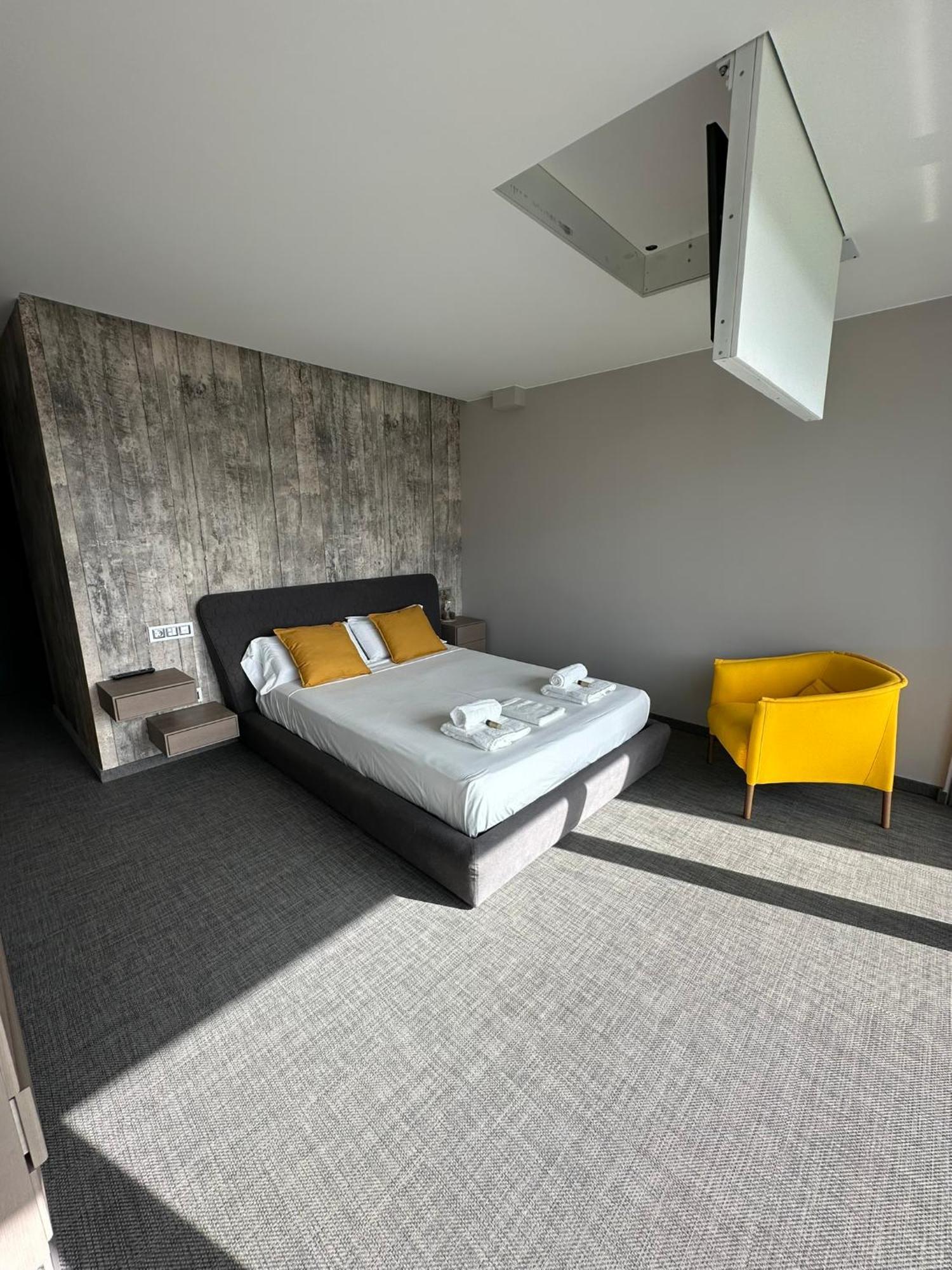 Tres Prismas Exclusive Villa Sarria Exterior photo